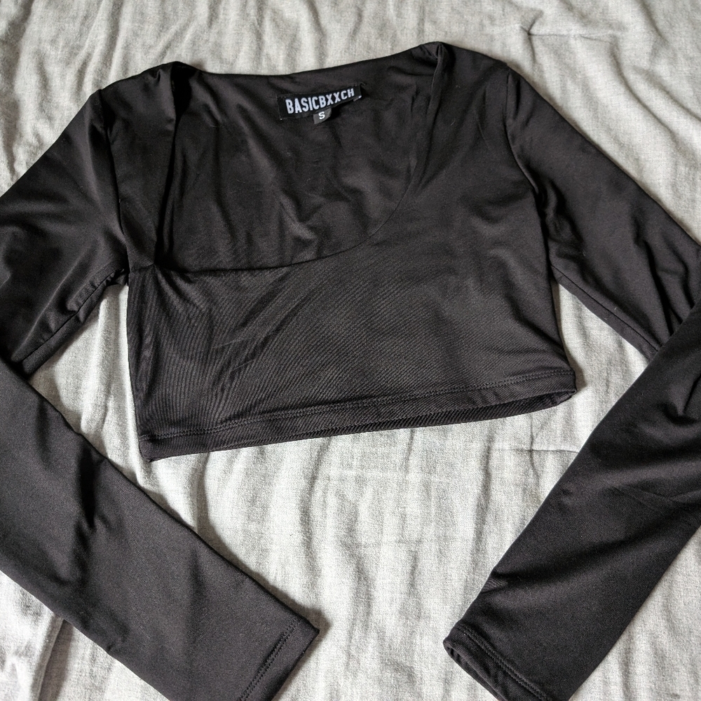 BASICBXXCH long sleeve scoop front crop top sz Small‎